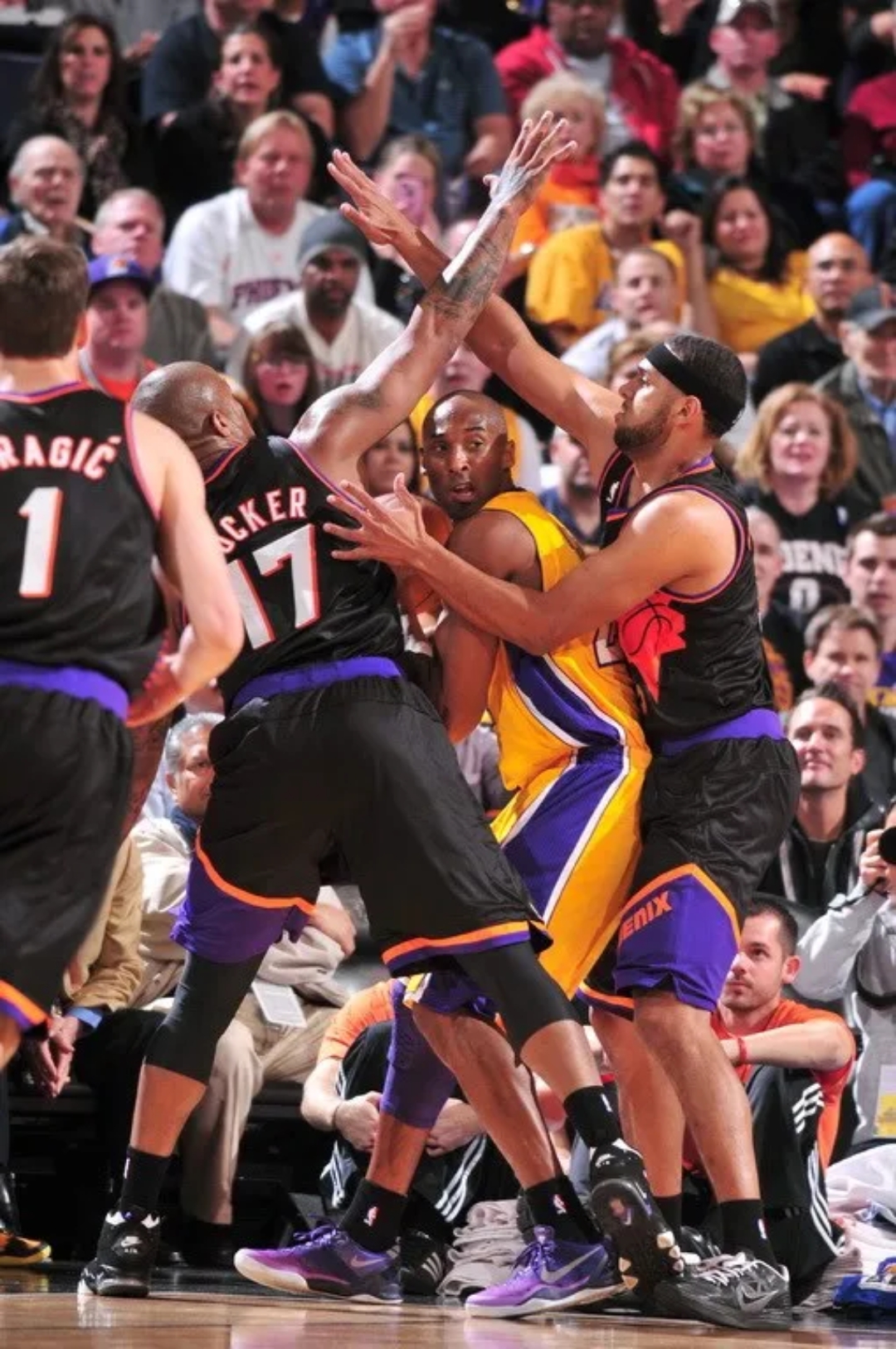 一场惊心动魄的篮球巅峰对决 一场惊心动魄的篮球巅峰对决