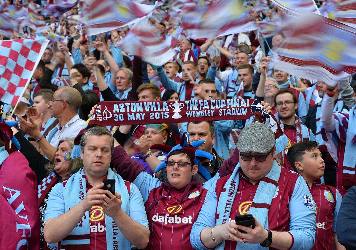 雷速赛事直播app-外国球员在足球比赛中展现出色技术