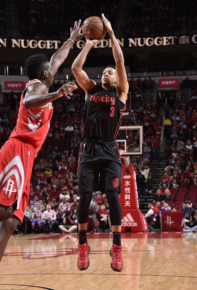 天津队横扫火箭,保罗状态火热 天津队横扫火箭,保罗状态火热