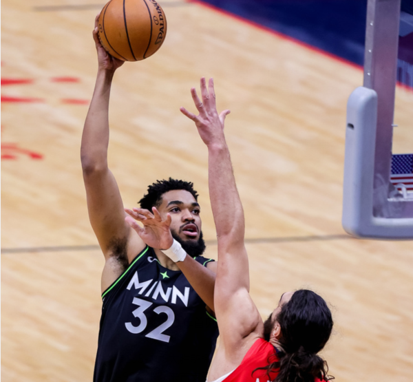 鹈鹕完胜北京队,欧文点燃赛场 鹈鹕完胜北京队,欧文点燃赛场