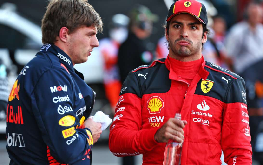 红牛车队逆转雷诺车队，塞恩斯统治全场