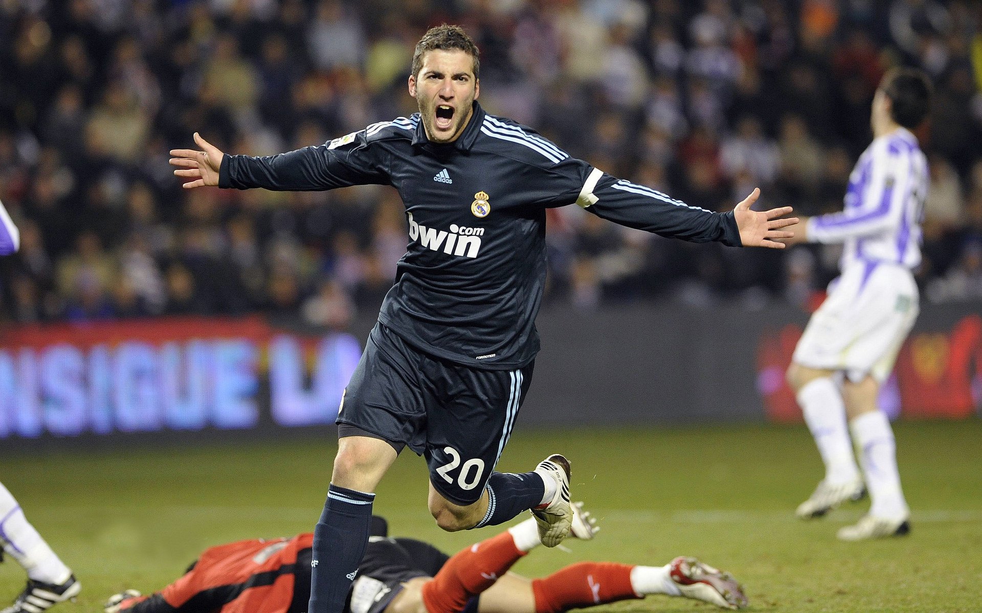 乔治火力全开，上海男篮轻取江苏展现冠军相