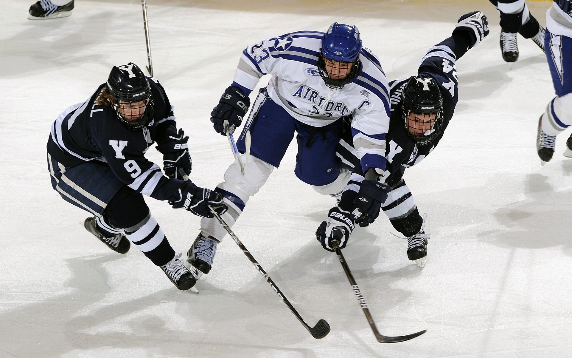 赛道上的逆袭,哈斯鏖战红牛二队,佩雷兹带队取胜